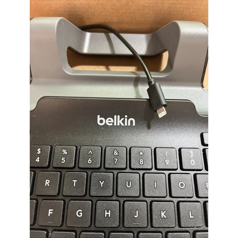 Belkin B2B130 Wired Tablet Keyboard w/ Stand for‎ iPad (Lightning Connector)